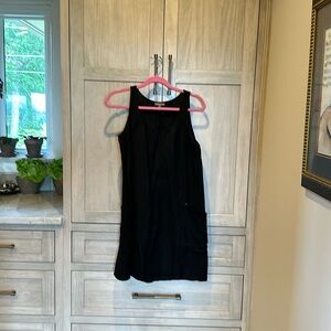 Black sleeveless dress